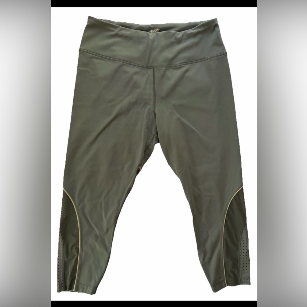 Avia Gray Capri Workout Leggings Womens XL 16/18 Cutout Design Cropped Pants Gym